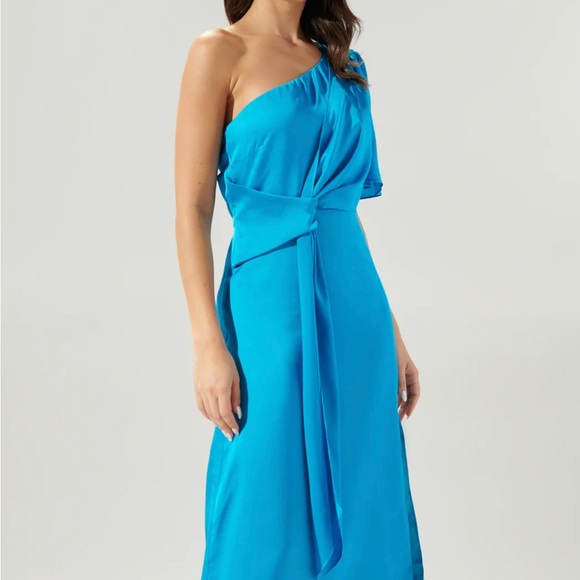 Gorgeous Sugarlips satin dress new with tags. - Picture 4 of 7